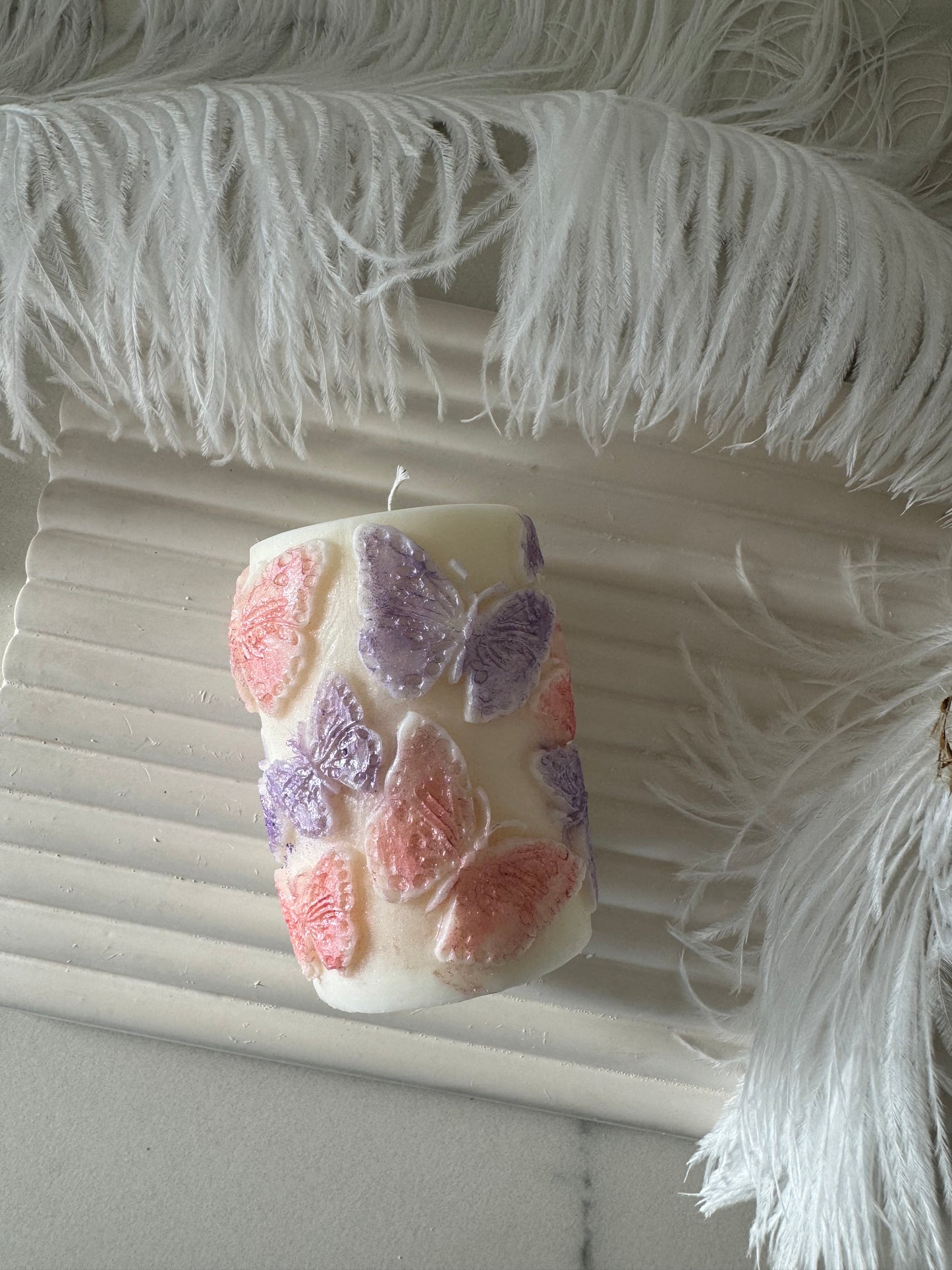 Candle classic with butterflies - barevná verze