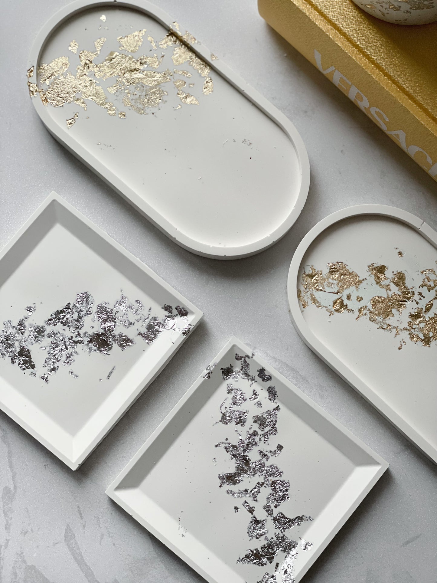 White tray / decoration with silver elements