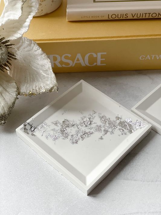White tray / decoration with silver elements